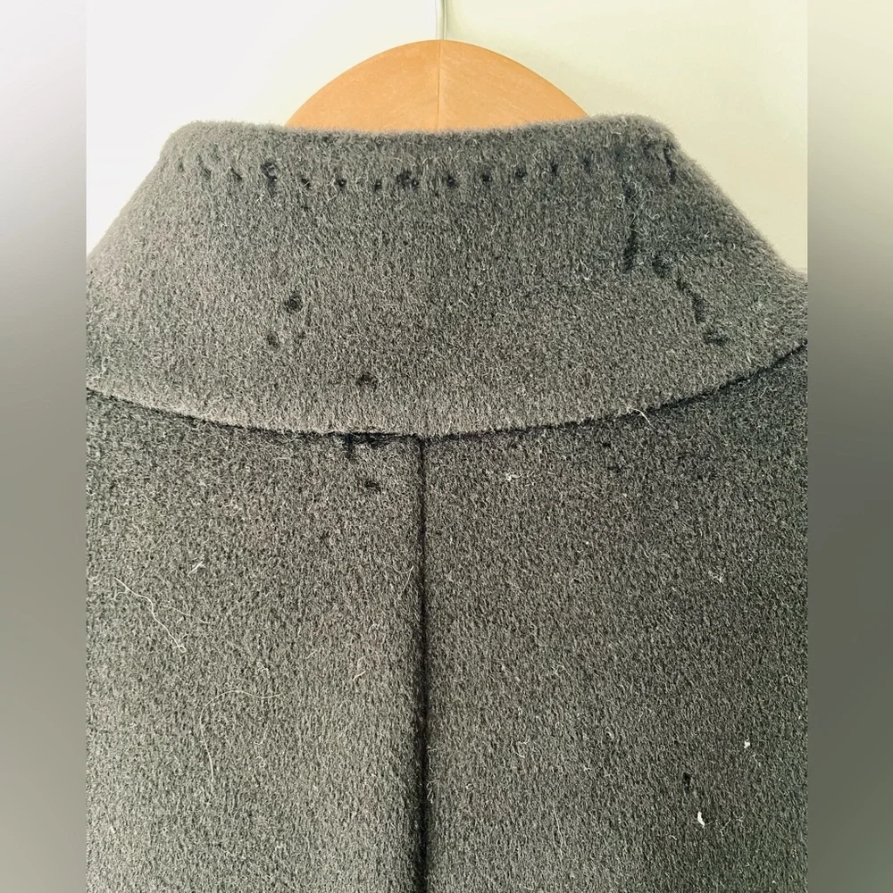 Max Mara Black Wool Cashmere Coat Size 34 (Italian) - Vintage, some damage. - Picture 4 of 8